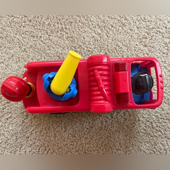 Fisher price little people fire truck - Picture 2 of 5